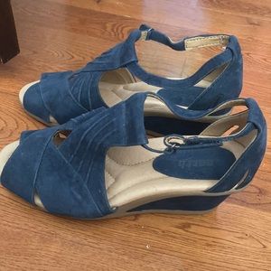 Earth blue suede wedges